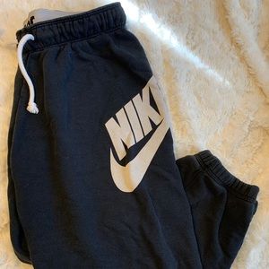 Black Nike Capri pants